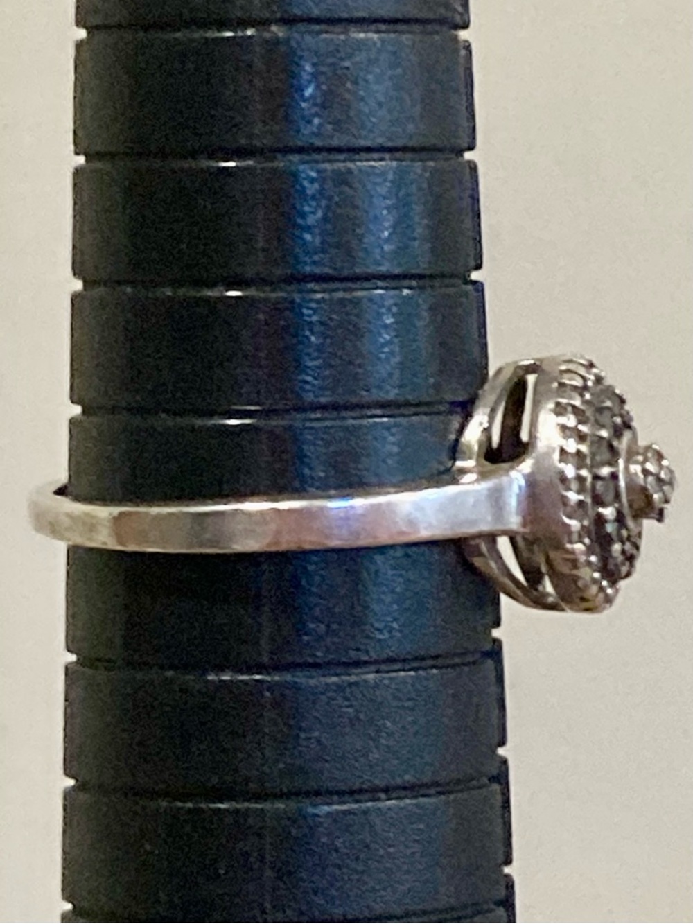 Silver Tone and Black Stone Circle Halo Ring Size 7 Poor Condition Signed JW - Picture 15 of 16
